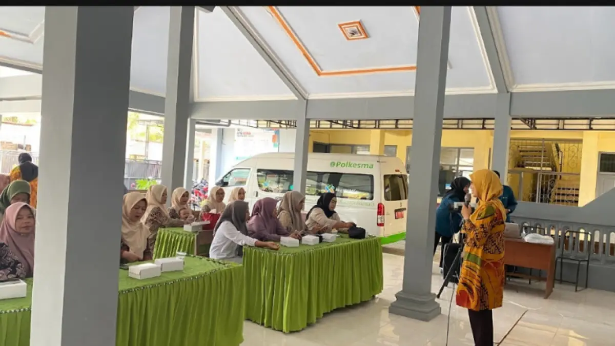 PENGABDIAN: Poltekkes Kemenkes Malang Program Studi D-3 Keperawatan Kampus Kabupaten Trenggalek gelar penyuluhan dan pelatihan kepada kader PTM dan kader lansia di Desa Mlinjon, Kecamatan Suruh.(POLTEKKES KEMENKES MALANG UNTUK RADAR TRENGGALEK)