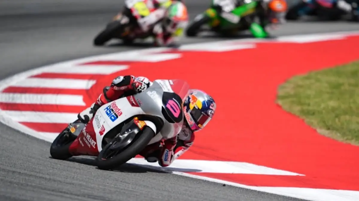 Veda Ega Pratama dikabarkan masuk radar tim Eropa untuk Moto3 2027. Aspar disebut jadi kandidat, tetapi belum ada konfirmasi resmi.(pinterest)