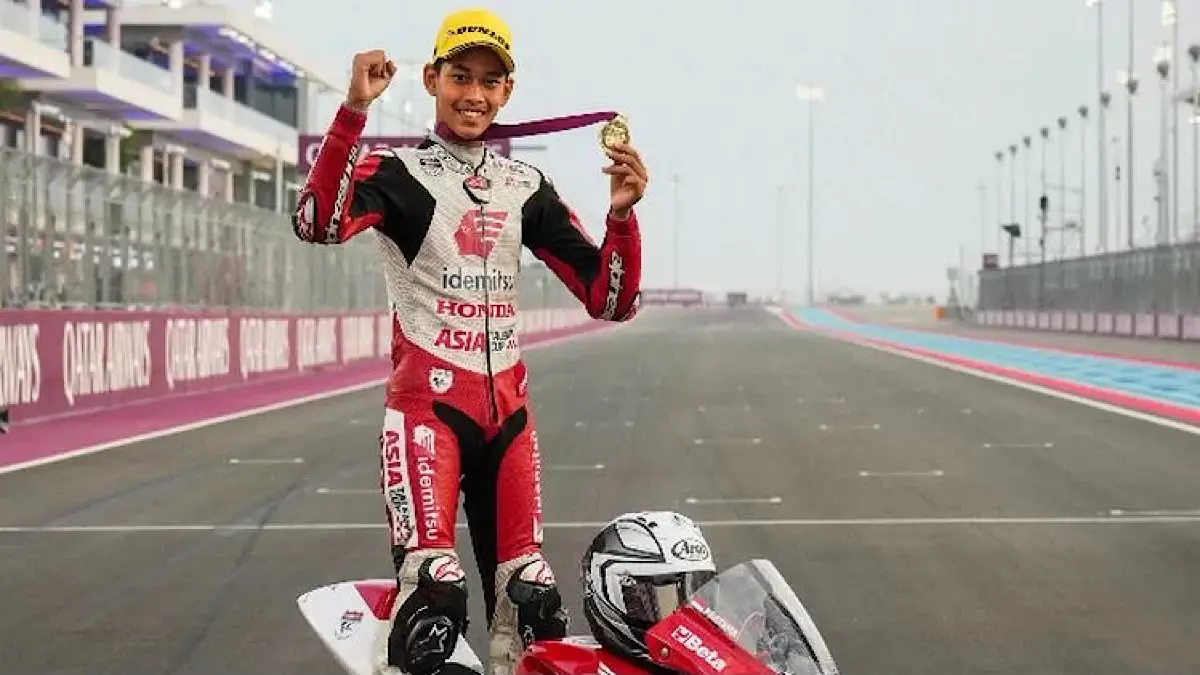 Veda Ega Pratama kena Long Lap Penalty di Moto3 Austria 2026 setelah insiden dengan David Muñoz. Ia finis ke-13 dan meraih tiga poin.(pinterest)