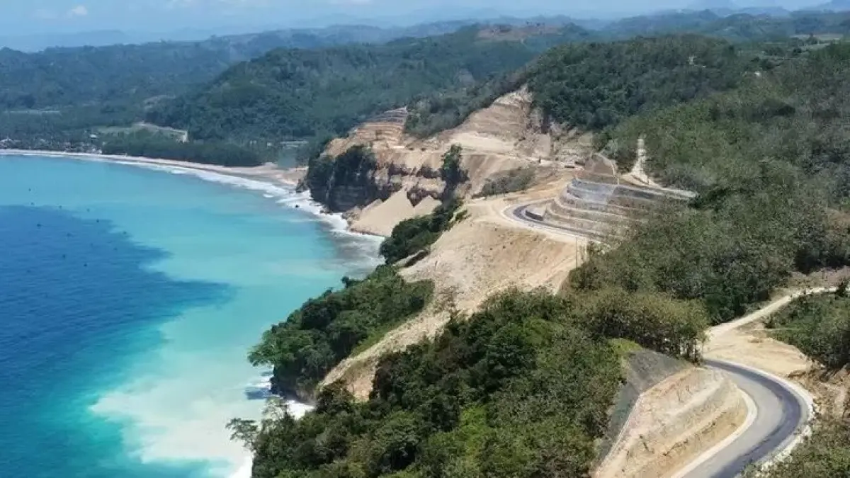 JLS Tulungagung menuju Pantai Sine punya panorama perbukitan dan laut. Simak rute Tambakrejo hingga Pantai Sine.(PINTEREST)