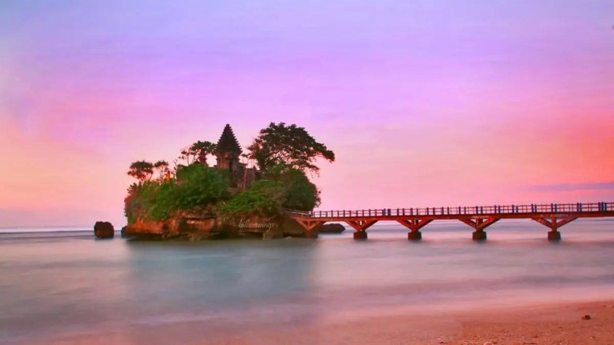 Pantai Malang punya banyak pesona. Simak 8 destinasi menarik, dari Teluk Asmara, Tiga Warna hingga Balekambang.(PINTEREST)