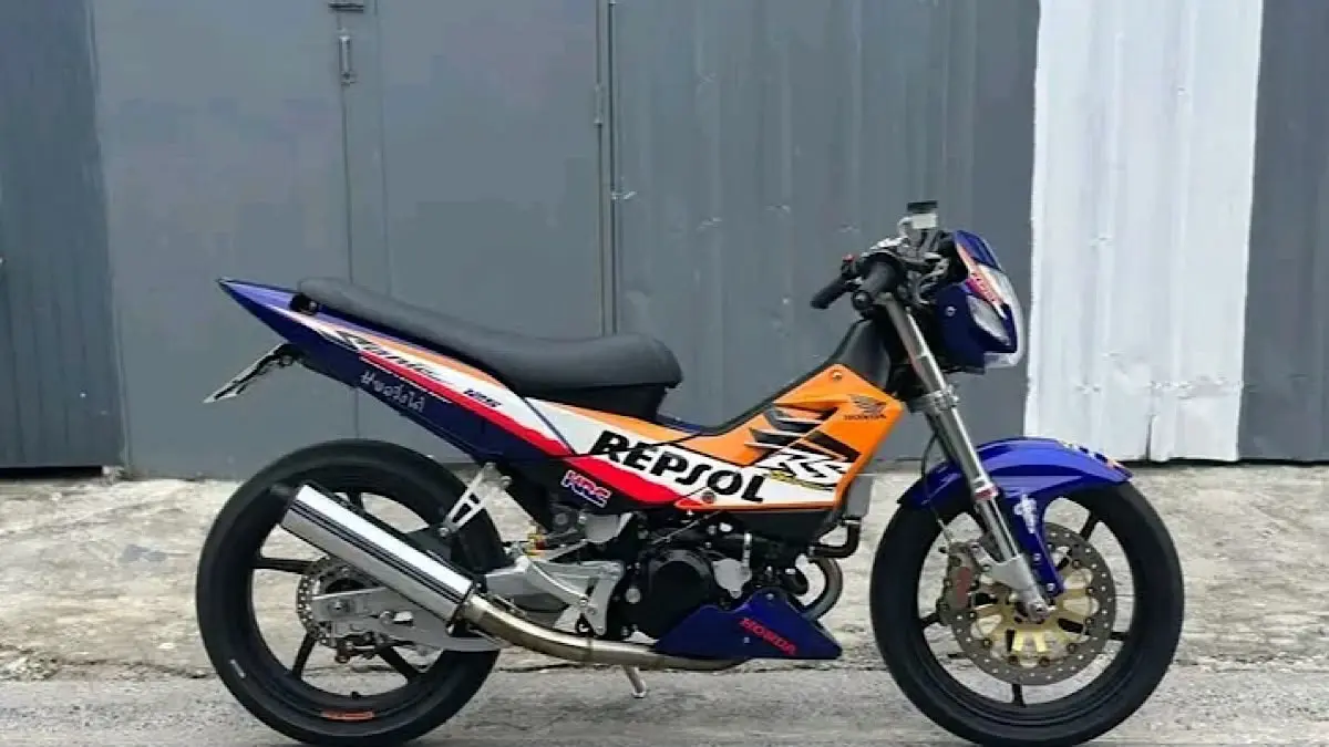 Honda Sonic 185R mengusung mesin 185 cc DOHC 20 PS, suspensi upside down, dan rem cakram wave depan-belakang.(pinterest)
