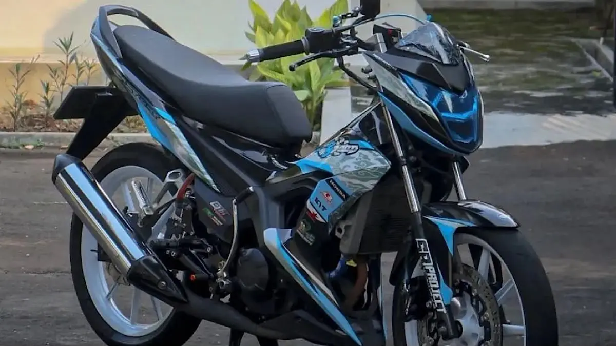 Honda Sonic 185R tampil dengan wajah baru yang tajam, full LED, panel digital, mesin 185 cc, dan suspensi upside down.(pinterest)