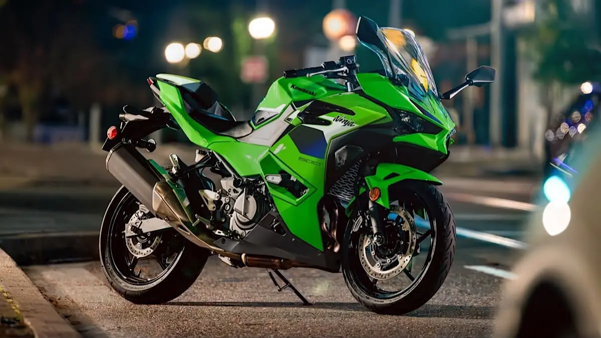 Kawasaki Ninja 250 FI 2027 disorot karena spesifikasi, warna putih, ABS, hingga harga yang disebut mencapai Rp81 juta.(pinterest)