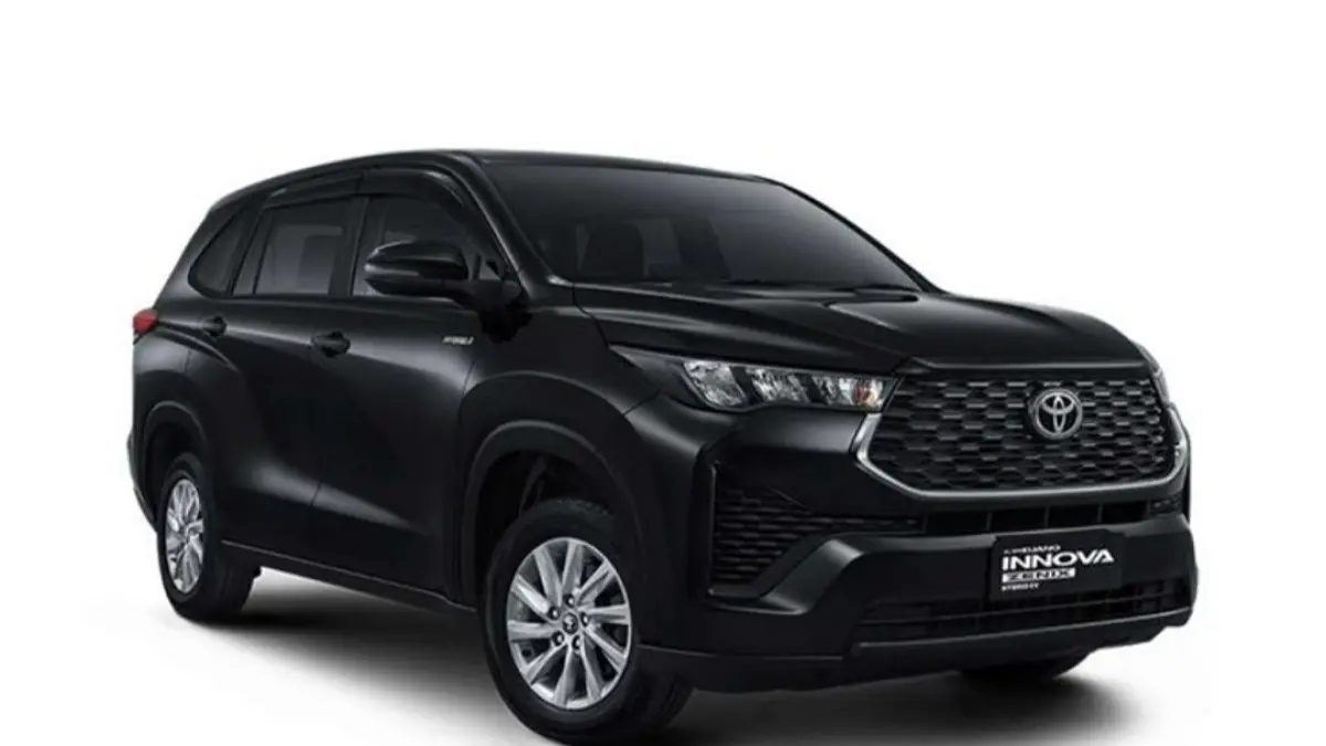 Toyota Innova Zenix facelift bocor dengan wajah lebih agresif, gril baru, dan lampu ramping.