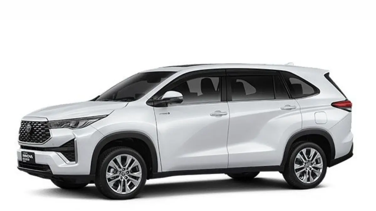 Toyota Innova Zenix Facelift disebut meluncur Oktober dengan wajah ala Hilux dan teknologi baterai CATL.