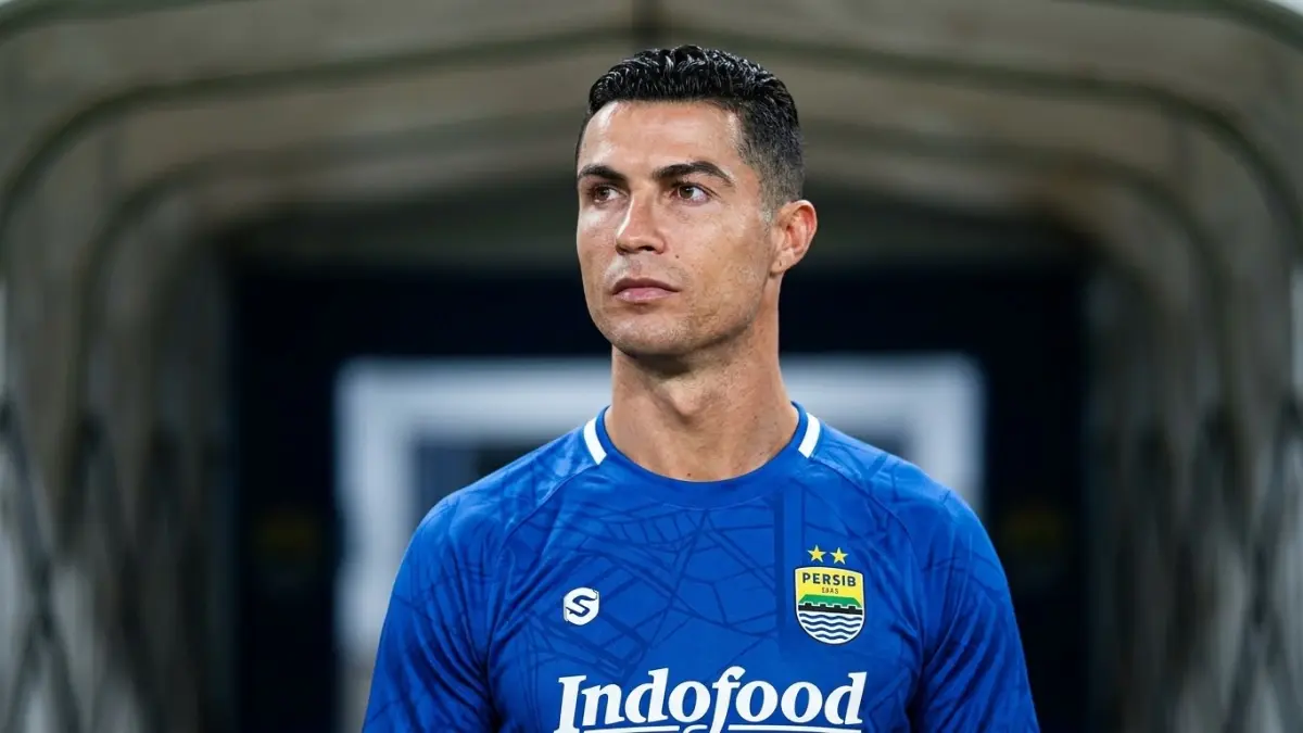 Persib Bandung datangkan Cristiano Ronaldo? Simulasi gaji CR7 mencapai Rp634 miliar per bulan. Segini uang yang harus disiapkan.(Ilustrasi AI)