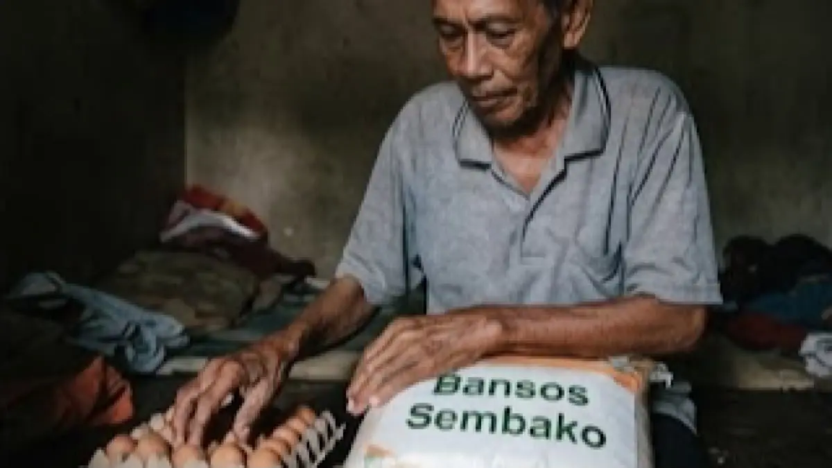 Bansos digital 2027 disiapkan lewat Perlinsos. Lima program ini disebut masuk sistem baru, dari PKH hingga subsidi energi.(gemini AI)