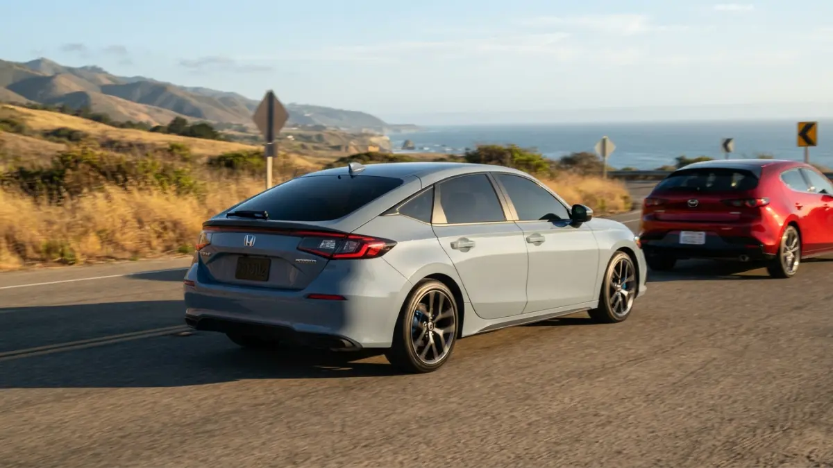Honda Civic 2027 hadir dengan hybrid 205 HP dan efisiensi tinggi, tetapi fitur modern masih terbatas di varian tertentu. (Gemini AI)