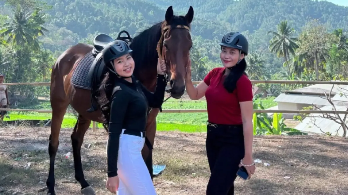 UJI NYALI: Menunggang kuda di Trenggalek jadi tren baru dan mulai dilirik semua kalangan.(JENGGALA STABLE UNTUK RADAR TRENGGALEK)