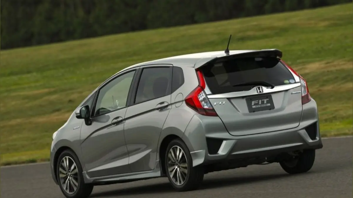 Daihatsu Sigra hadir dengan desain lebih modern, fitur konektivitas dan efisiensi yang menarik untuk mobil keluarga.