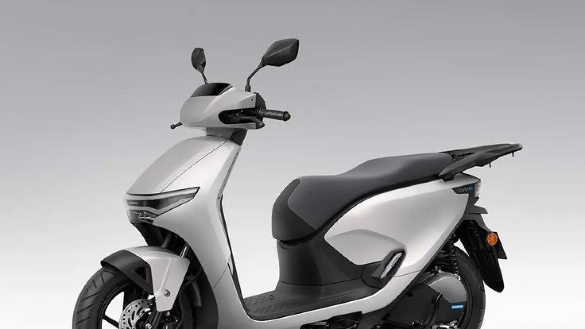 Honda CUV e: tampil beda setelah dimodifikasi Onre Motoshop dengan gaya JDM, bodi putih, suspensi rendah, dan kokpit custom.(PINTEREST)