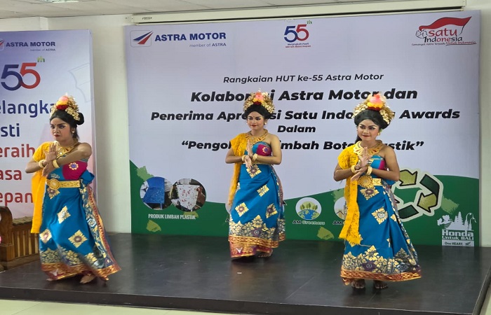 Penampilan tari dan tabuh para siswa SLB Negeri 3 Denpasar di salah satu kegiatan di Kantor Astra Motor Bali beberapa waktu lalu.