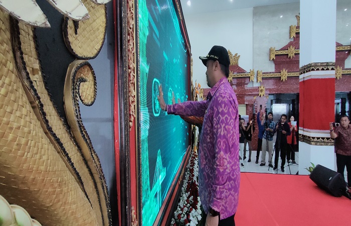 Proses peluncuran channel TV digital dari Turyapada Tower. Total ada 22 channel yang mengudara dari Turyapada
