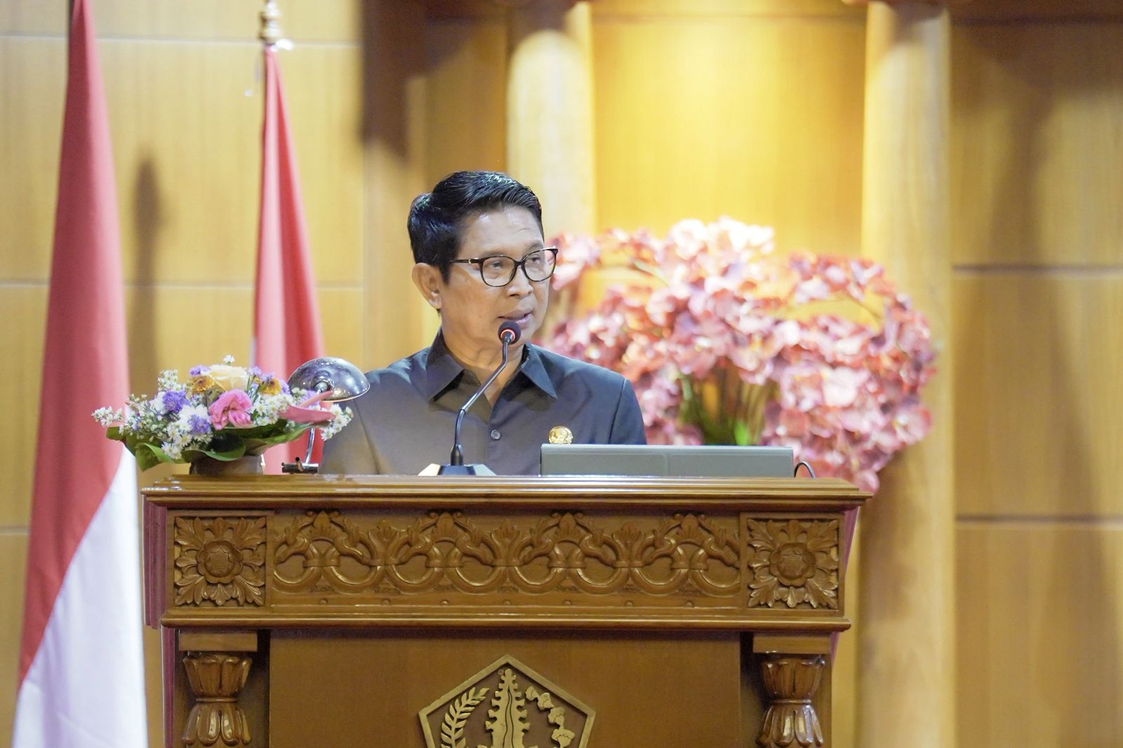 HIBAH: Bupati Badung, I Wayan Adi Arnawa selektif dalam penyaluran bantuan hibah, karena fokus membangun infrastruktur  jalan.