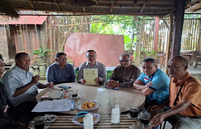 Kuasa hukum YICMB dari LBH Ansor Bali, Daniar Trisasongko S.H, M.H, dan tim, dampingi Ketua YICMB, Wasit Pamungkas S.M, 49, di Denpasar, Jumat 23 Agustus 2025 lalu.