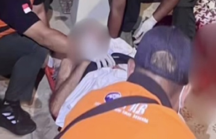 Seorang lansia asal Inggris berinisial JAW, 71, terkapar bersimbah darah di teras penginapan di Jalan Batur Sari Gang Cinta, Sanur Kauh, Denpasar Selatan, pada Jumat 22 Agustus 2025.