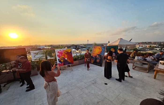 Pameran digelar di rooftoop Ghe Luc Lifestyle, Kuta Utara, Badung.