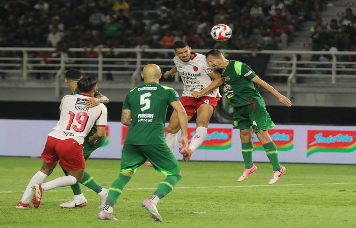 Persebaya membungkam Bali United FC 5-2 di Stadion Gelora Bung Tomo, Sabtu (23/8/2025) malam.