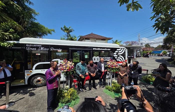 Peresmian angkutan Trans Metro Dewata berbasis sumber listrik.