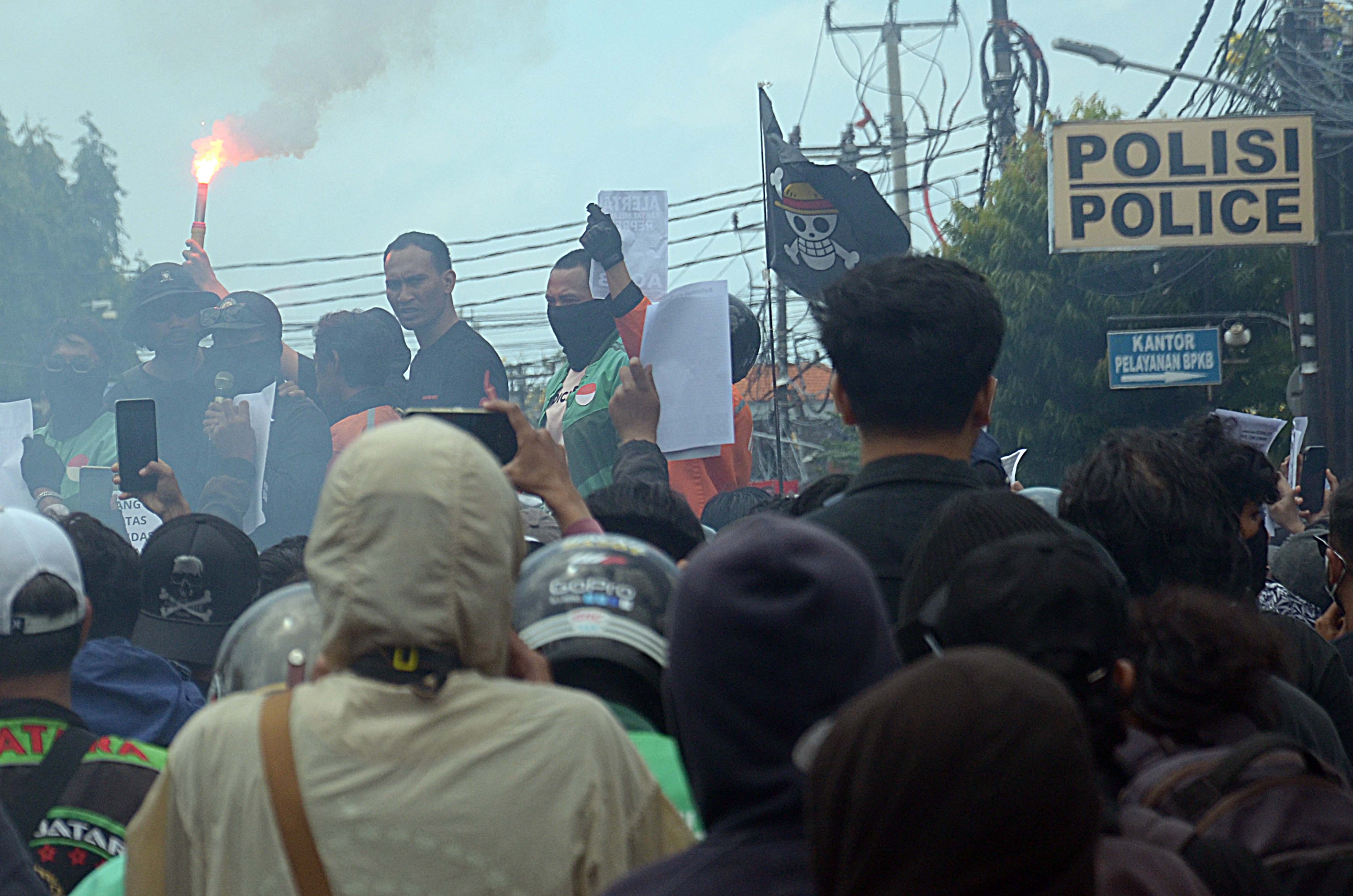 AKSI: Aliansi Bali Tidak Diam menggelar aksi demonstrasi di Polda Bali pada Sabtu (30/8/2025).