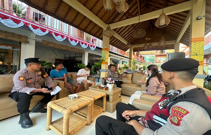 Polisi mengamankan staf hotel berinisial, IGRA, 23, warga Desa Klumpu, Nusa Penida, Senin kemarin (1/9/2025) karena mencuri tas milik wsatawan.