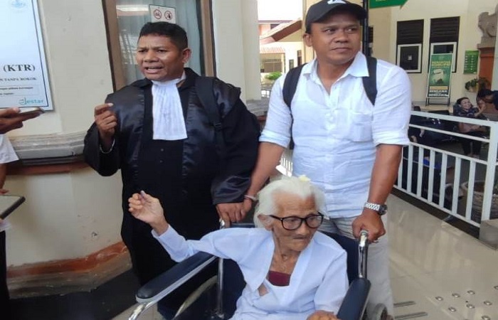Ni Nyoman Reja di PN Denpasar dalam sidang pekan lalu.
