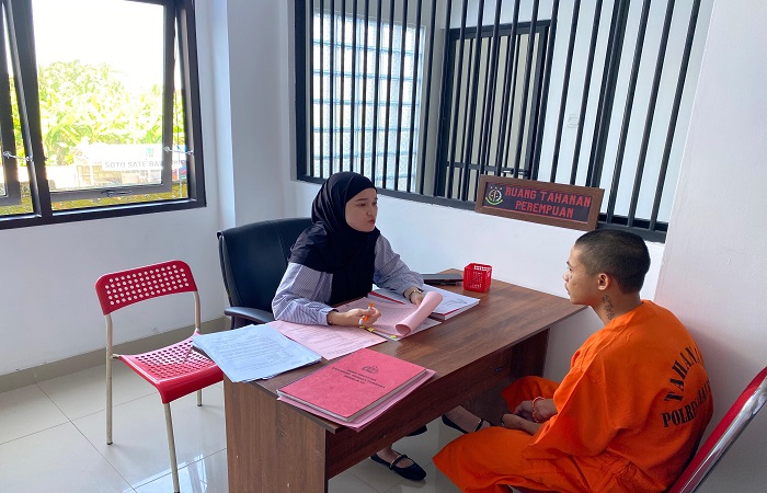 Pelaku pencurian disertai tindak kekerasan inisial RS dilimpahkan ke Kejaksaan Negeri Gianyar.
