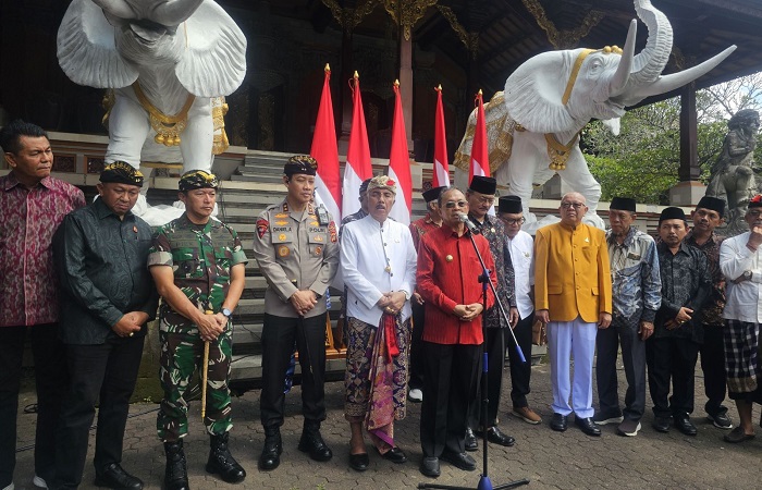 Gubernur Bali Wayan Koster mengumpulkan Kapolda, Pangdam IX Udayana dan para pemuka agama serta tokoh ormas menyikapi situasi kebangsaan Minggu, 31 Agustus 2025 lalu.  Bali kebagian Rp 1 triliun lebih