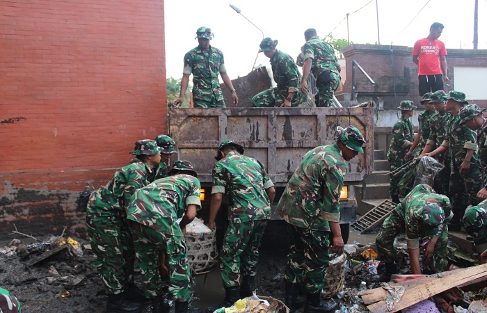 TNI AD Kodam IX/Udayana hadir menjadi garda depan membantu masyarakat, di Denpasar, Sabtu (13/9/2025) kemarin.
