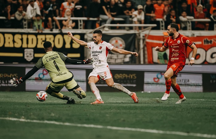 Pertandingan Bali United FC melawan Persija Jakarta pada Minggu (14/9) malam kemarin. Kedua tim tersebut harus berbagi poin setelah bermain imbang, 1-1 di pekan ke-5 BRI Super League 2025.