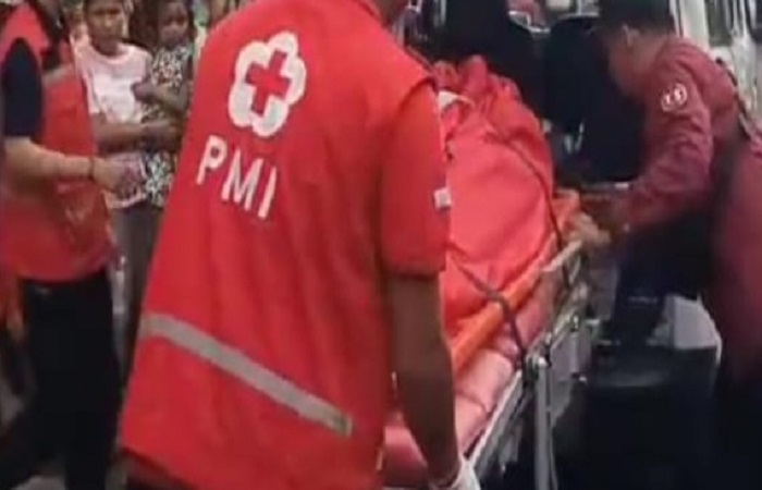 Jenazah wanita bernama Evi DY, dievakuasi petugas pada Selasa (16/9/2025) kemarin.