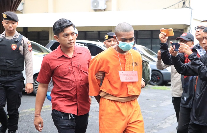 Tersangka pemerkosaan WNA Kanada di Nusa Penida diamankan di Mapolres Klungkung.