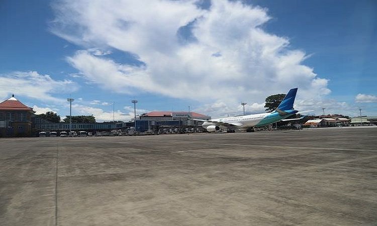 Padamnya listrik di Bandara Internasional I Gusti Ngurah Rai, Sabtu (10/10) malam ternyata berdampak cukup signifikan bagi lalulintas penerbangan  domestik dan internasional.