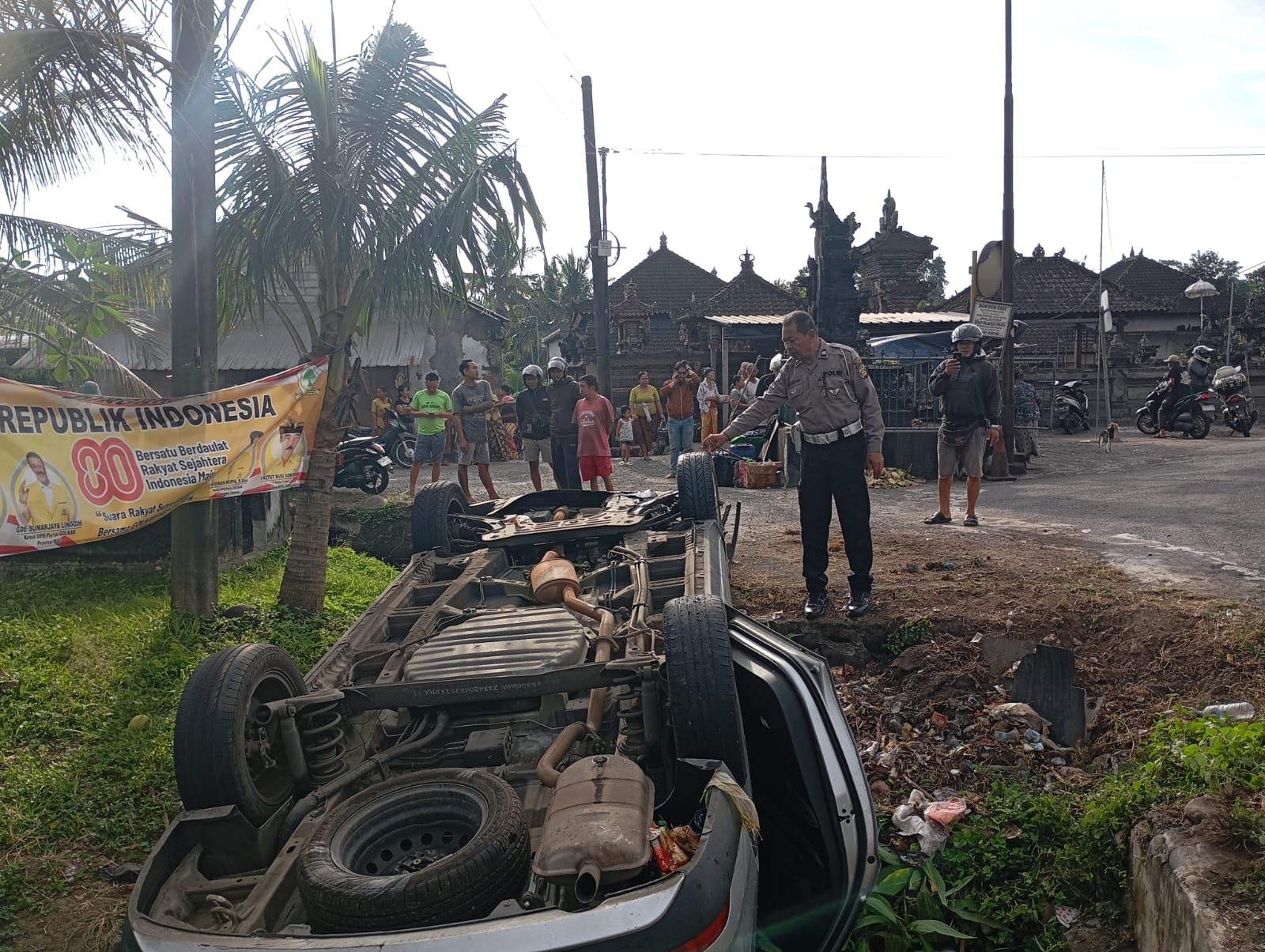 KECELAKAAN: Salah satu kecelakaan yang terjadi Jalan Denpasar-Gilimanuk, Selemadeg Timur, Tabanan.