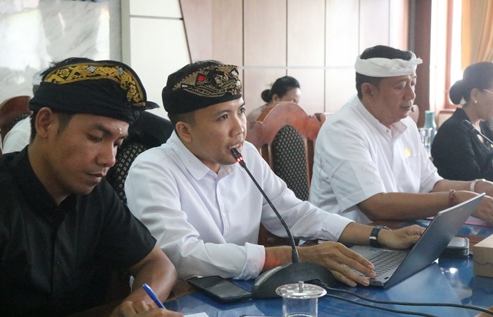 Ada sejumlah temuan yang menjadi sorotan, kalau penyelenggaraan pendidikan berbasis agama Hindu, ternyata sulit dilakukan di Buleleng.