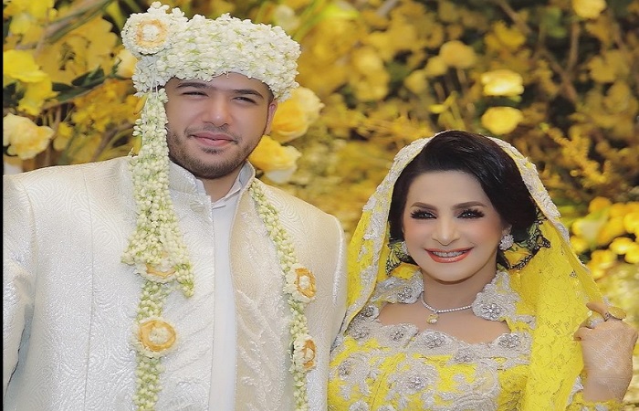 Potret Ahmad Assegaf bersama dengan Ibu Ala di hari pernikahan dengan Tasya Farasya.