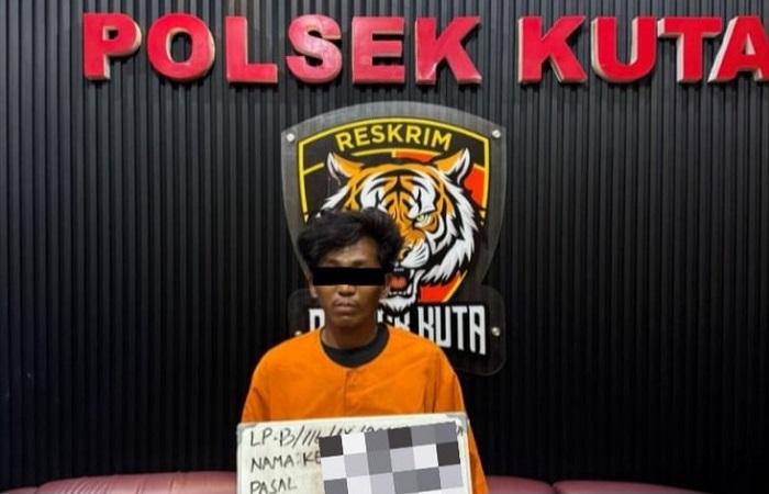 Seorang pria berinisial KAA, 25, ditangkap di kawasan Kuta, Minggu 28 September 2025.