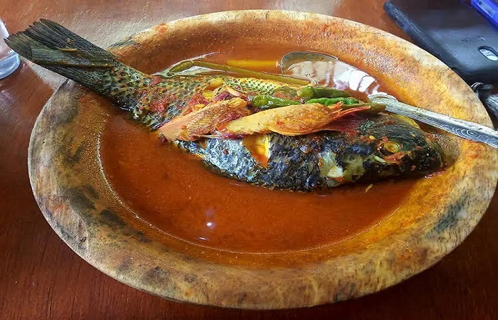 Pengat merupakan olahan berbahan ikan. Makanan ini biasanya menggunakan ikan mujair, bawal, atau ikan depik (teri gayo). Cita rasanya asam karena menggunakan asam sunti dan jeruk nipis.