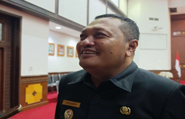 Bupati Gianyar, Made Mahayastra mengaku menindak tegas pembangunan vila bodong di Gianyar.