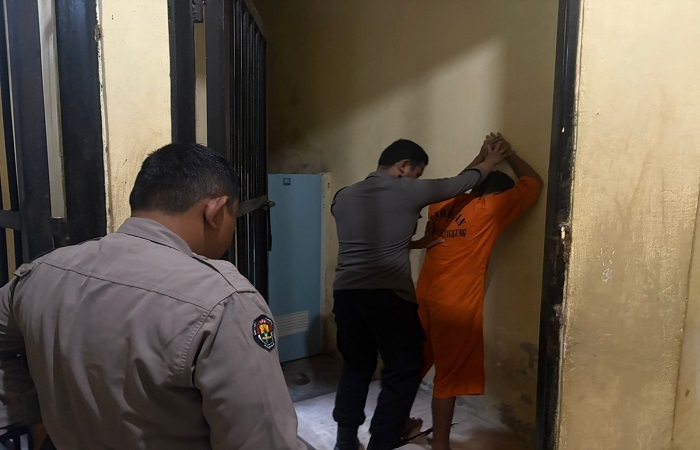 Pelaku penganiayaan bernama Joker saat ditangkap Polsek Nusa Penida.