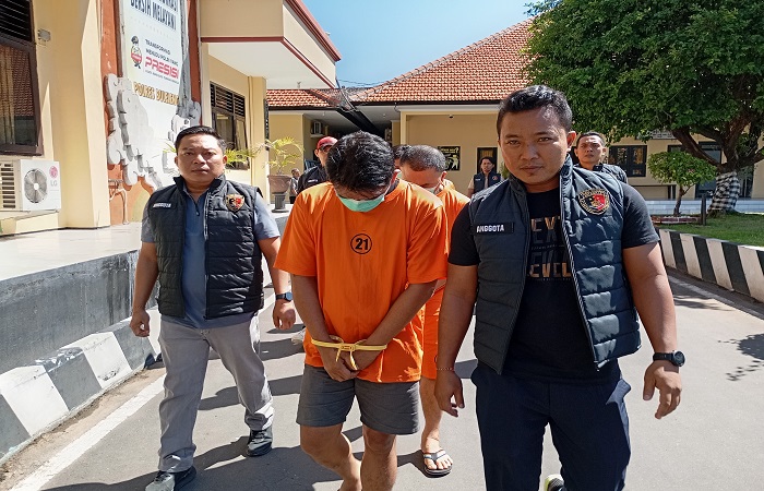 Terdakwa Ganesa ketika rilis di Polres Buleleng pada Juli lalu. Residivis narkotika ini pun harus kembali menghuni penjara lagi karena nakorba.