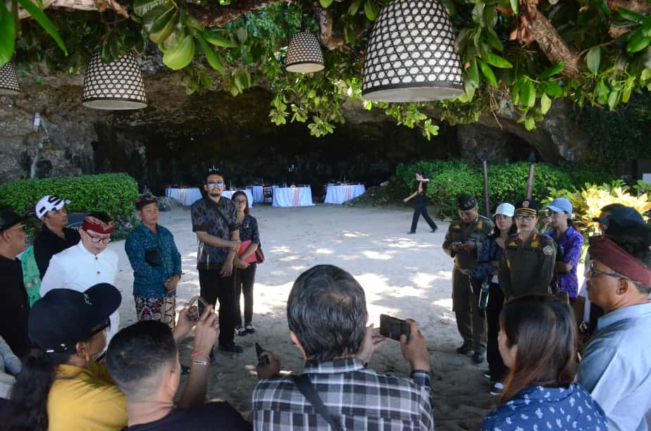 SIDAK: Pansus TRAP DPRD Bali saat melakukan sidak di Samabe Bali Suites & Villas, Kamis (16/10/2025).