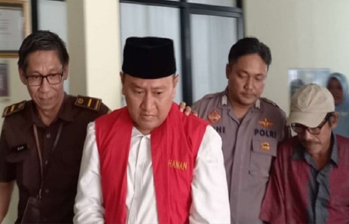 Hakim PN Depok memvonis terdakwa kasus pencabulan Rudy Kurniawan 10 tahun penjara dan denda Rp300 juta.
