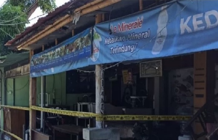 Garis Polisi terpasang di Tempat Kejadian Perkara pembunuhan wanita di Jalan Pratama, Legian, Kuta, Badung.