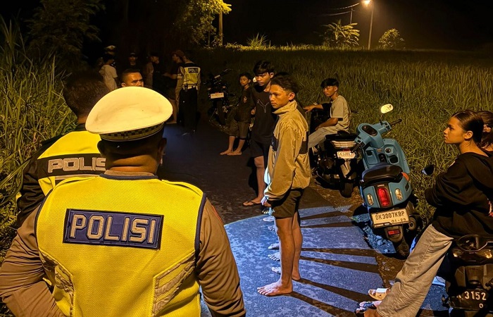 Polisi mendatangi lokasi balap liar. Para pelaku nekat menutup jalan Bypaas Ida Bagus Mantra, Kecamatan Dawan untuk balap liar.