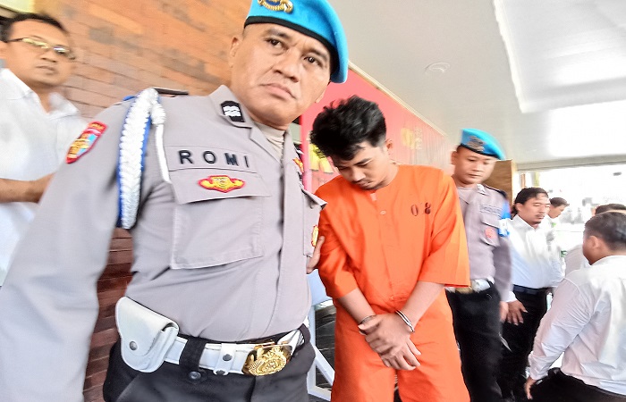 Tersangka pengedar narkoba di Bali, Ahmad Durahman alias AD, 27, asal Banyuwangi saat diamankan di Polresta Denpasar, Senin (20/10) kemarin.