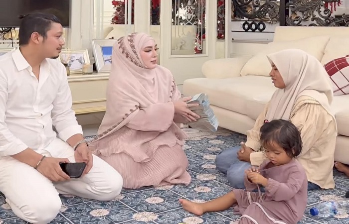 Istri Diceraikan Usai Suami Lolos P3K, Shella Saukia Beri Uang Bergepok-gepok.