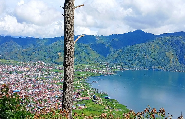 Rekomendasi wisata Kabupaten Aceh Tengah ini menghadirkan beberapa destinasi menarik yang siap memanjakan pengunjung dengan suasana alam.