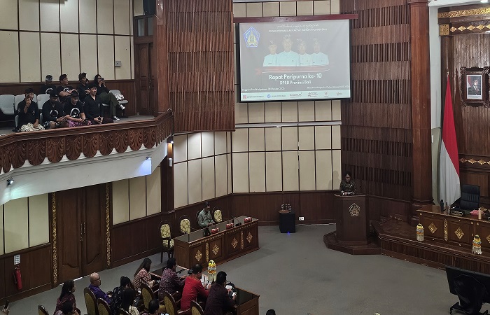 Perda tentang Penyelenggaraan Layanan Angkutan Sewa Khusus (ASK) Pariwisata Berbasis Aplikasi di Provinsi Bali. Bagi sopir juga wajib beridentitas dan plat nomor kendaraan Bali.